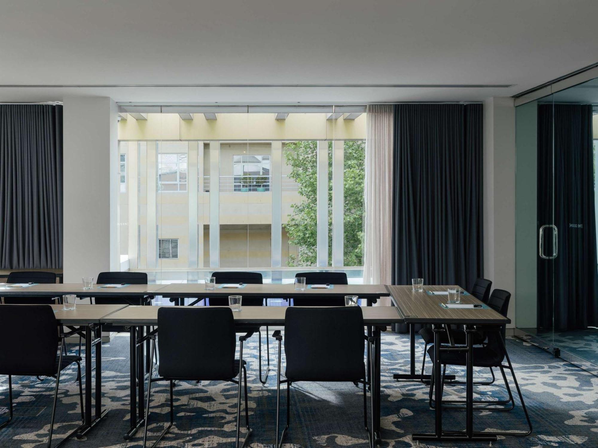The Olsen Melbourne Art Series Ngoại thất bức ảnh Meeting room