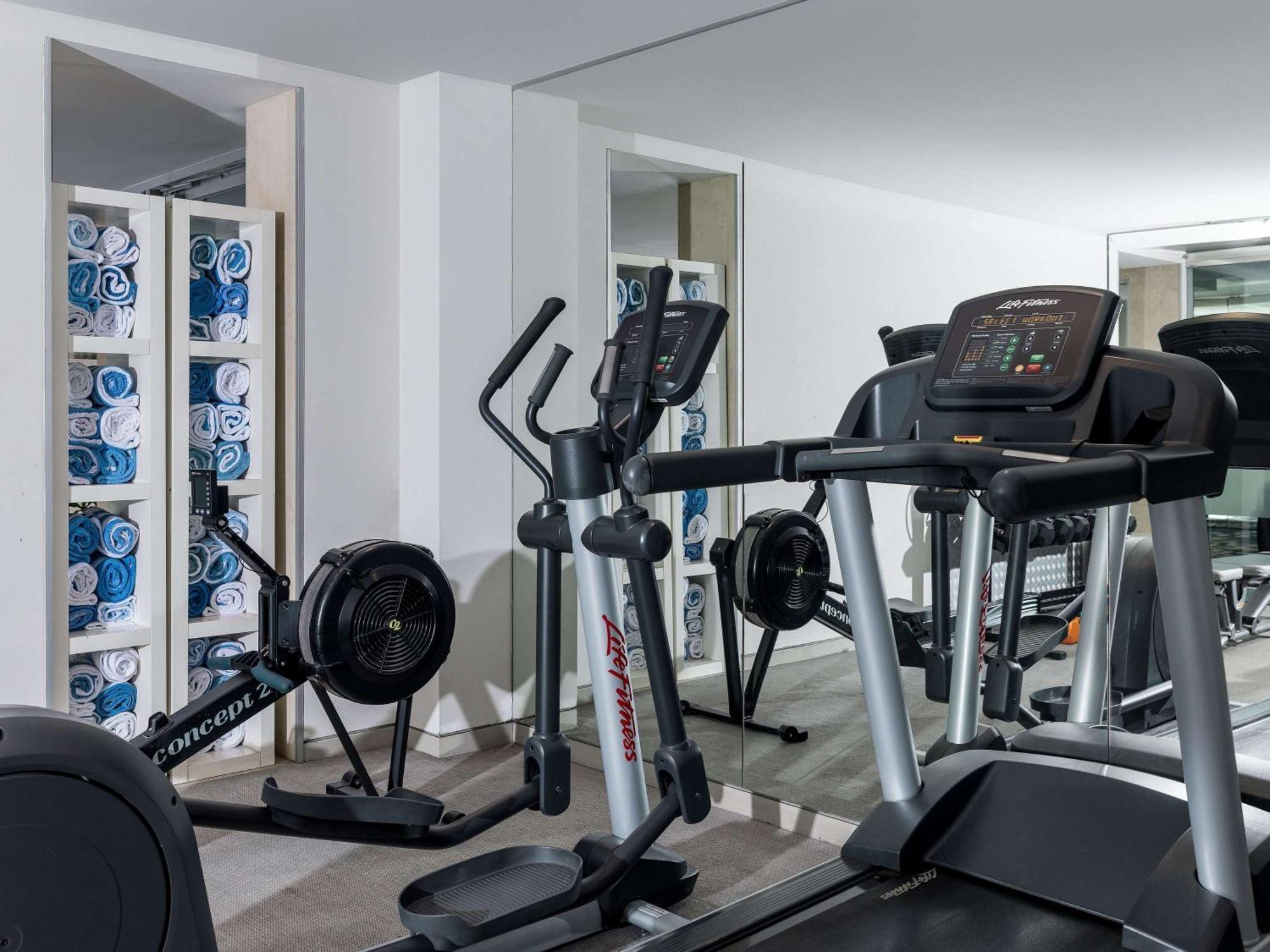 The Olsen Melbourne Art Series Ngoại thất bức ảnh A gym