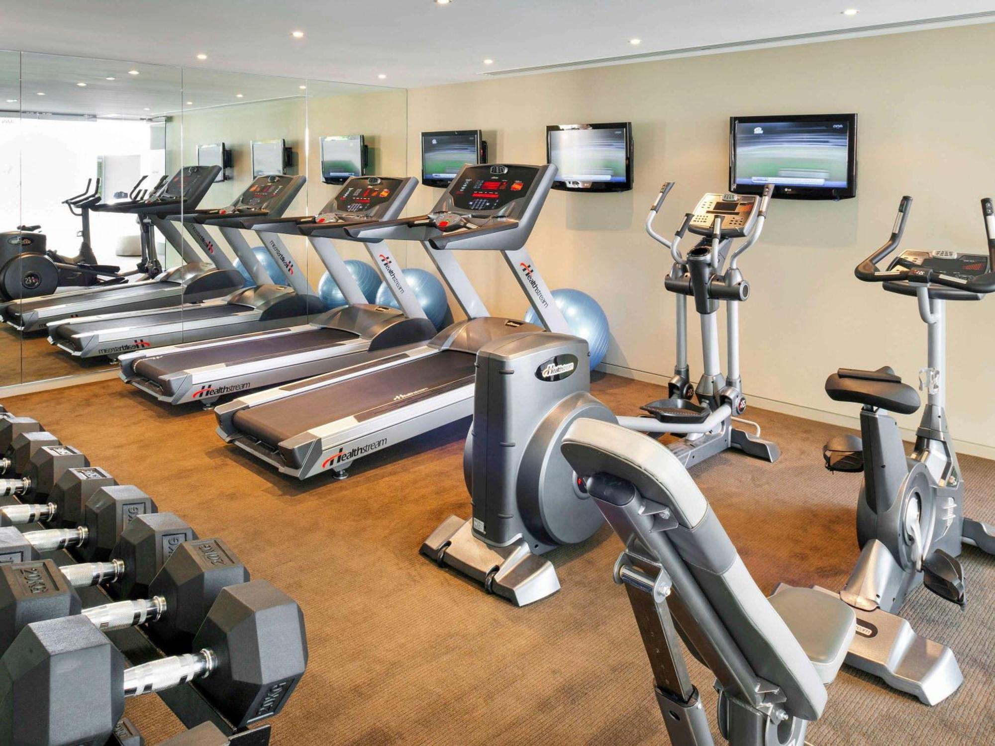 The Olsen Melbourne Art Series Ngoại thất bức ảnh A gym at a hotel